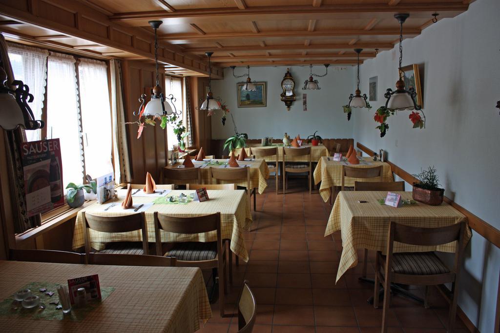 Restaurant Koi-gartenteich Hotel 2*